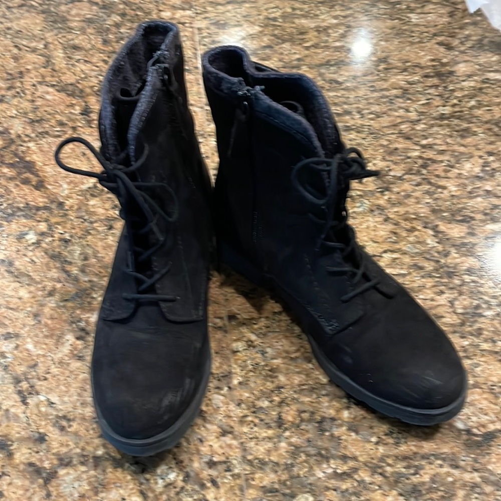Mossimo black suede boots